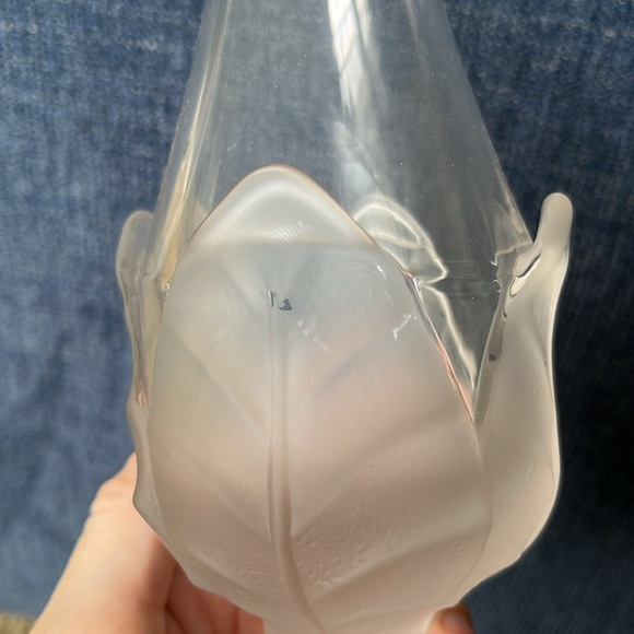 Viking frosted clear epic leaf swung vase - Picture 5 of 6
